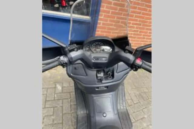 Suzuki AN 400 Burgman (2000) thumbnail 4