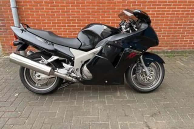 Honda CBR 1100 XX SUPER BLACKBIRD (2000) thumbnail 1