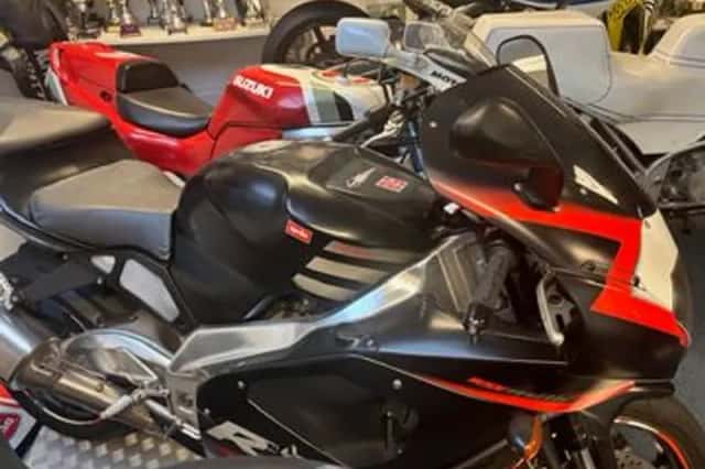 APRILIA RSV 1000 R (2000) thumbnail 1