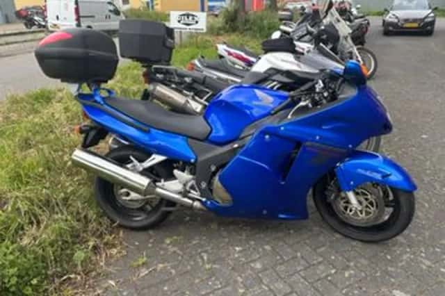 Honda CBR 1100 XX SUPER BLACKBIRD (1999) thumbnail 1