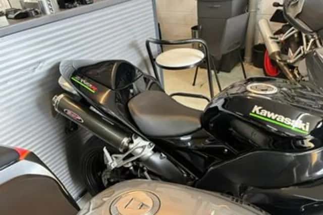 Kawasaki ZX 10R Ninja (2008) thumbnail 2
