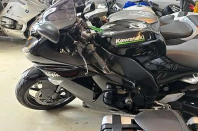 Kawasaki ZX 10R Ninja (2008) thumbnail 3