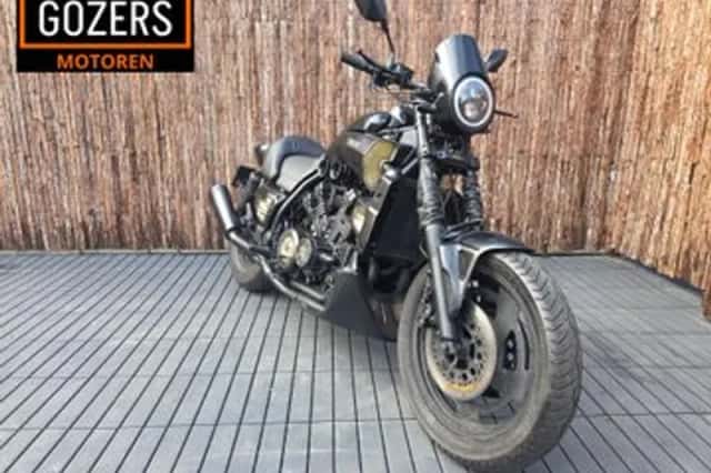 Yamaha VMX 1200 V-MAX (1988) thumbnail 2