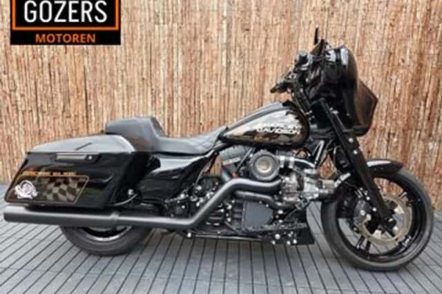 Harley-Davidson Street Glide (2016) thumbnail 1