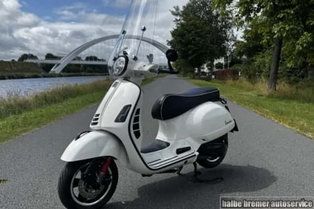 Vespa GTS 300 Touring (2021) thumbnail 1