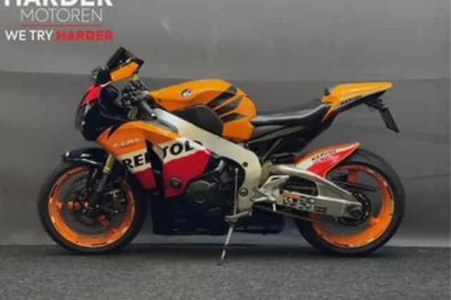 Honda CBR 1000 RR FIREBLADE C-ABS (2012) thumbnail 4