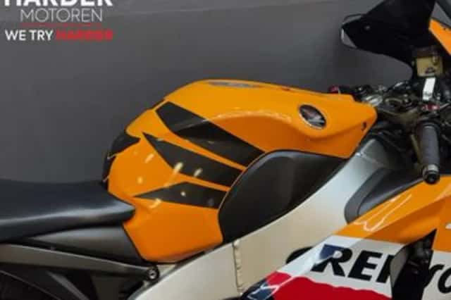 Honda CBR 1000 RR FIREBLADE C-ABS (2012) thumbnail 6