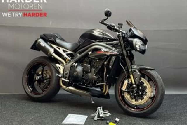 Triumph Speed Triple RS (2018) thumbnail 1