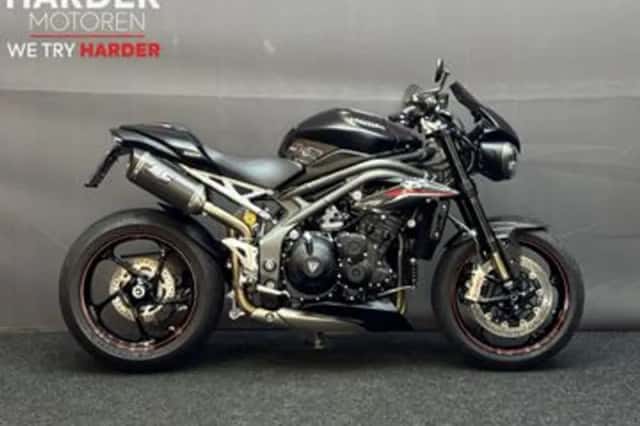 Triumph Speed Triple RS (2018) thumbnail 2