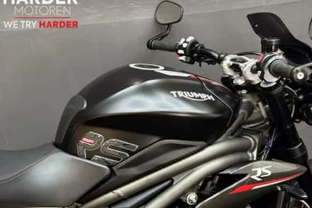 Triumph Speed Triple RS (2018) thumbnail 6