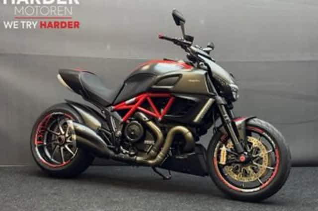 DUCATI DIAVEL CARBON (2012) thumbnail 1