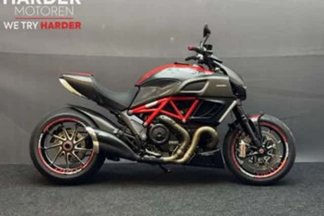 DUCATI DIAVEL CARBON (2012) thumbnail 2