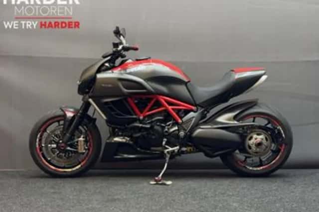 DUCATI DIAVEL CARBON (2012) thumbnail 3