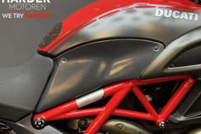 DUCATI DIAVEL CARBON (2012) thumbnail 6
