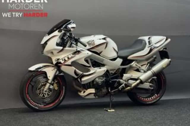 Honda VTR 1000 F FIRESTORM (1998) thumbnail 3
