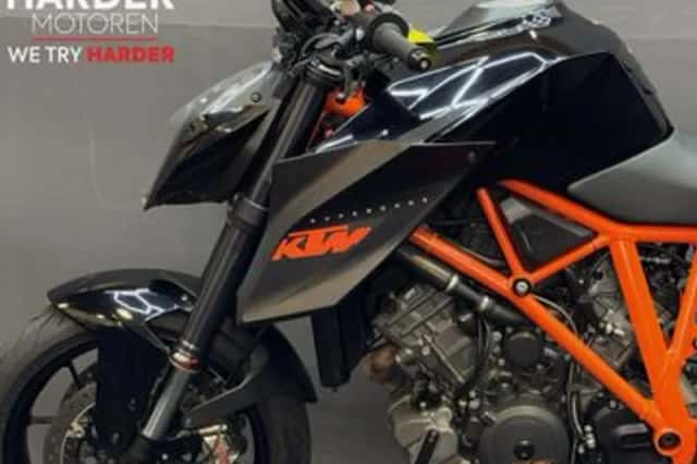 KTM 1290 Super Duke (2015) thumbnail 6