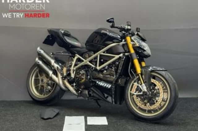 Ducati Streetfighter (2010) thumbnail 1