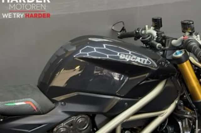 Ducati Streetfighter (2010) thumbnail 6