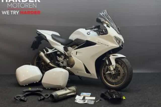 Honda VFR 800F V TEC (2016) thumbnail 1