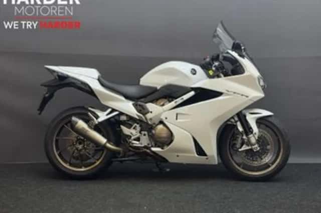 Honda VFR 800F V TEC (2016) thumbnail 2