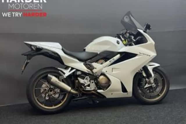 Honda VFR 800F V TEC (2016) thumbnail 3