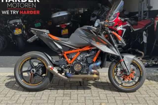 KTM 1290 SuperDuke R (2022) thumbnail 2