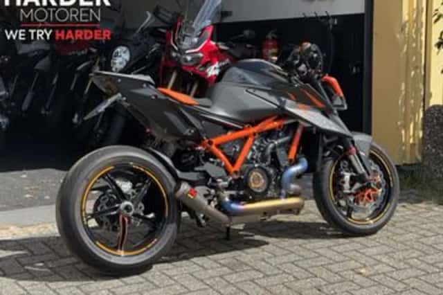 KTM 1290 SuperDuke R (2022) thumbnail 3