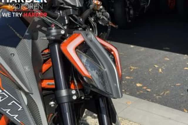 KTM 1290 SuperDuke R (2022) thumbnail 4