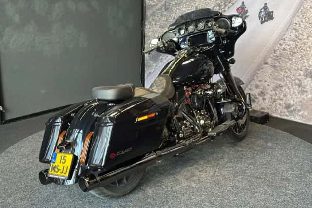 Harley-Davidson Cvo Street Glide (2022) thumbnail 4