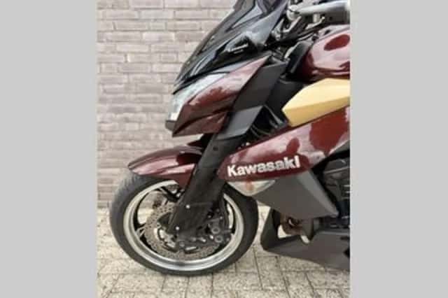 Kawasaki Z1000 (2010) thumbnail 3