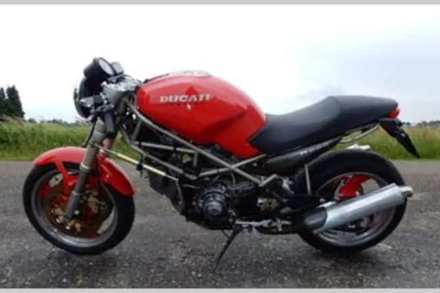 Ducati M900 Monster (1994) thumbnail 2