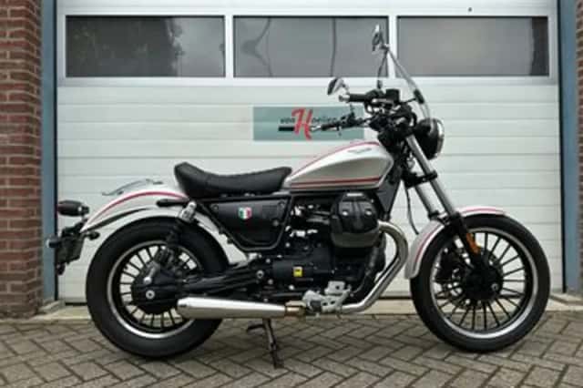 Moto Guzzi V9 ROAMER (2016) thumbnail 1