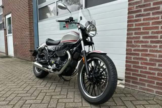 Moto Guzzi V9 ROAMER (2016) thumbnail 2