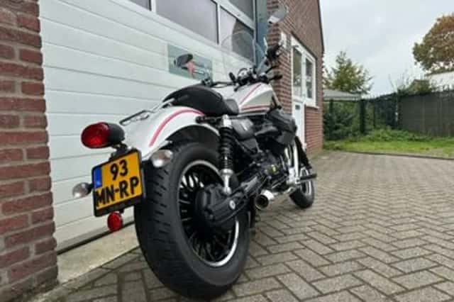 Moto Guzzi V9 ROAMER (2016) thumbnail 3