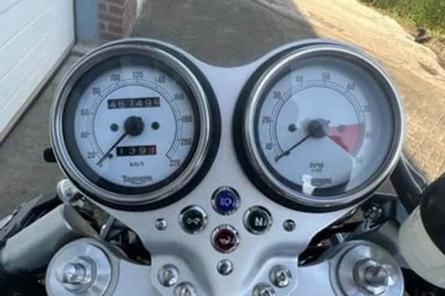 Triumph THRUXTON 900 ORIG.NL! 1E EIG! (2005) thumbnail 4