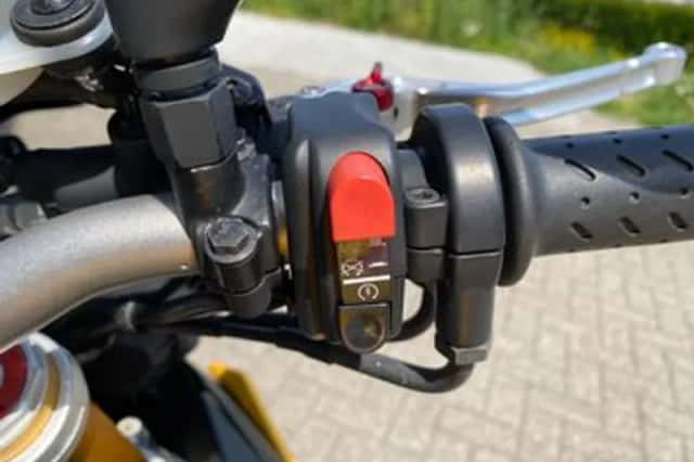 Aprilia Tuono V4 R Aprc (2011) thumbnail 5