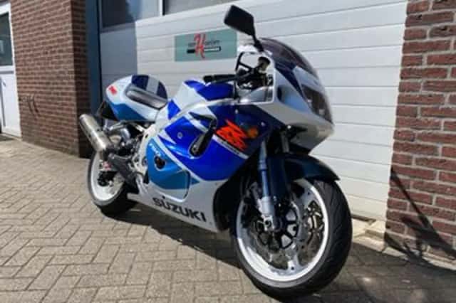 Suzuki GSX-R750 (1998) thumbnail 2