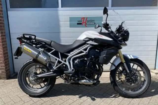 Triumph Tiger 800 (2011) thumbnail 1