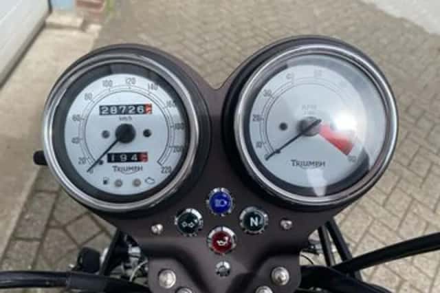 Triumph Thruxton 900 (2008) thumbnail 4