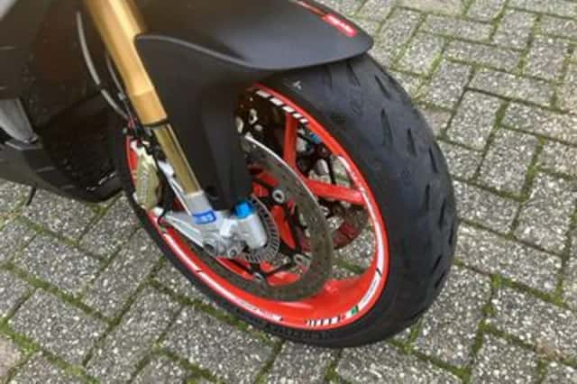 APRILIA TUONO V4 1100 FACTORY (2015) thumbnail 2
