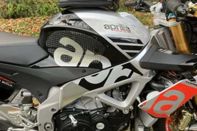 APRILIA TUONO V4 1100 FACTORY (2015) thumbnail 5