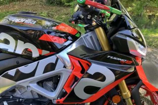 APRILIA TUONO V4 1100 FACTORY (2022) thumbnail 4