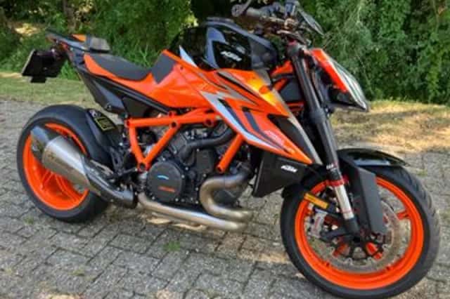 KTM 1290 SuperDuke R (2024) thumbnail 1
