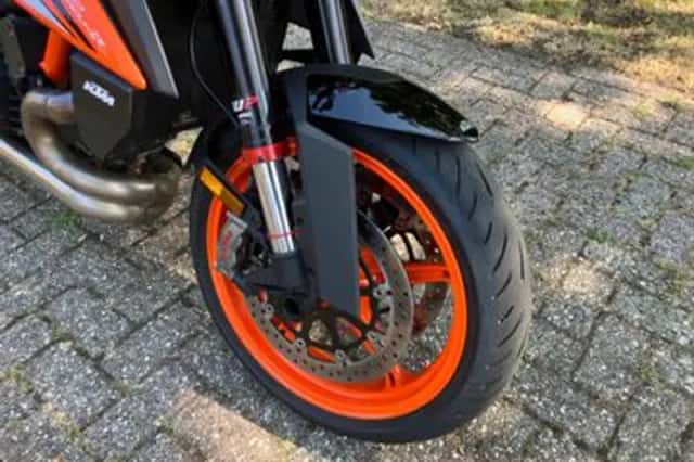 KTM 1290 SuperDuke R (2024) thumbnail 2