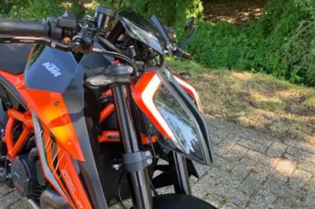 KTM 1290 SuperDuke R (2024) thumbnail 3