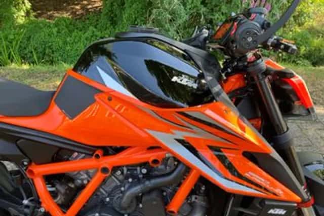 KTM 1290 SuperDuke R (2024) thumbnail 4