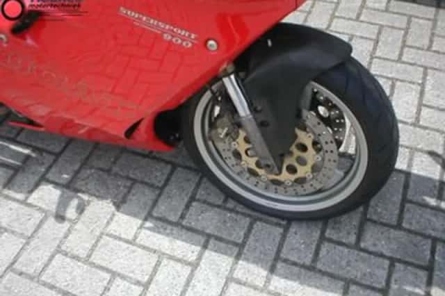 DUCATI 900 SS (1998) thumbnail 2