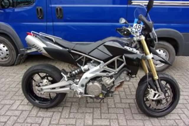Aprilia Dorsoduro 750 (2008) thumbnail 1