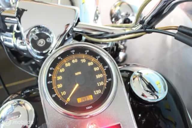 Harley-Davidson 88 FLHRCI Road King Classic (1999) thumbnail 4