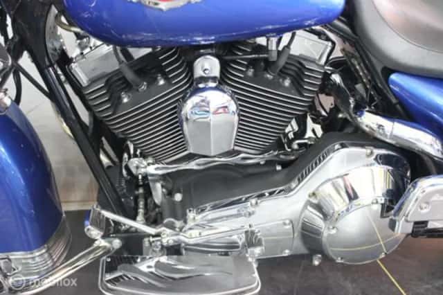 Harley-Davidson 88 FLHRI Road King Classic (2004) thumbnail 3